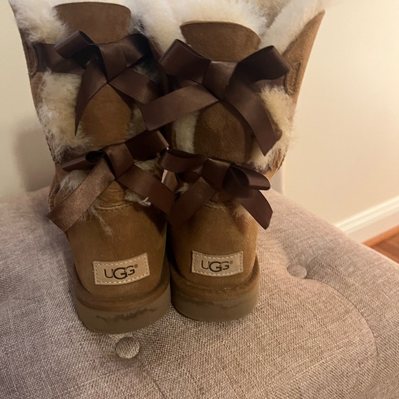 UGG boots Size 9. Bailey three bow. Like new. Worn once. Came wrong size. - Picture 3 of 4
